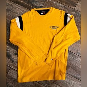 Vintage men’s Tommy Hilfiger crew neck sweater yellow size medium